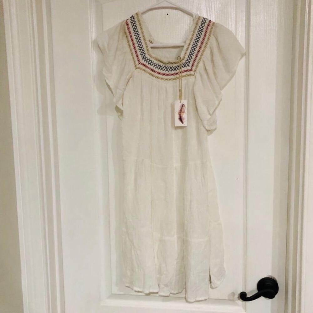NWT Womens Jessica Simpson White Embroidered Peasant Dress Size Small HAS A TEAR